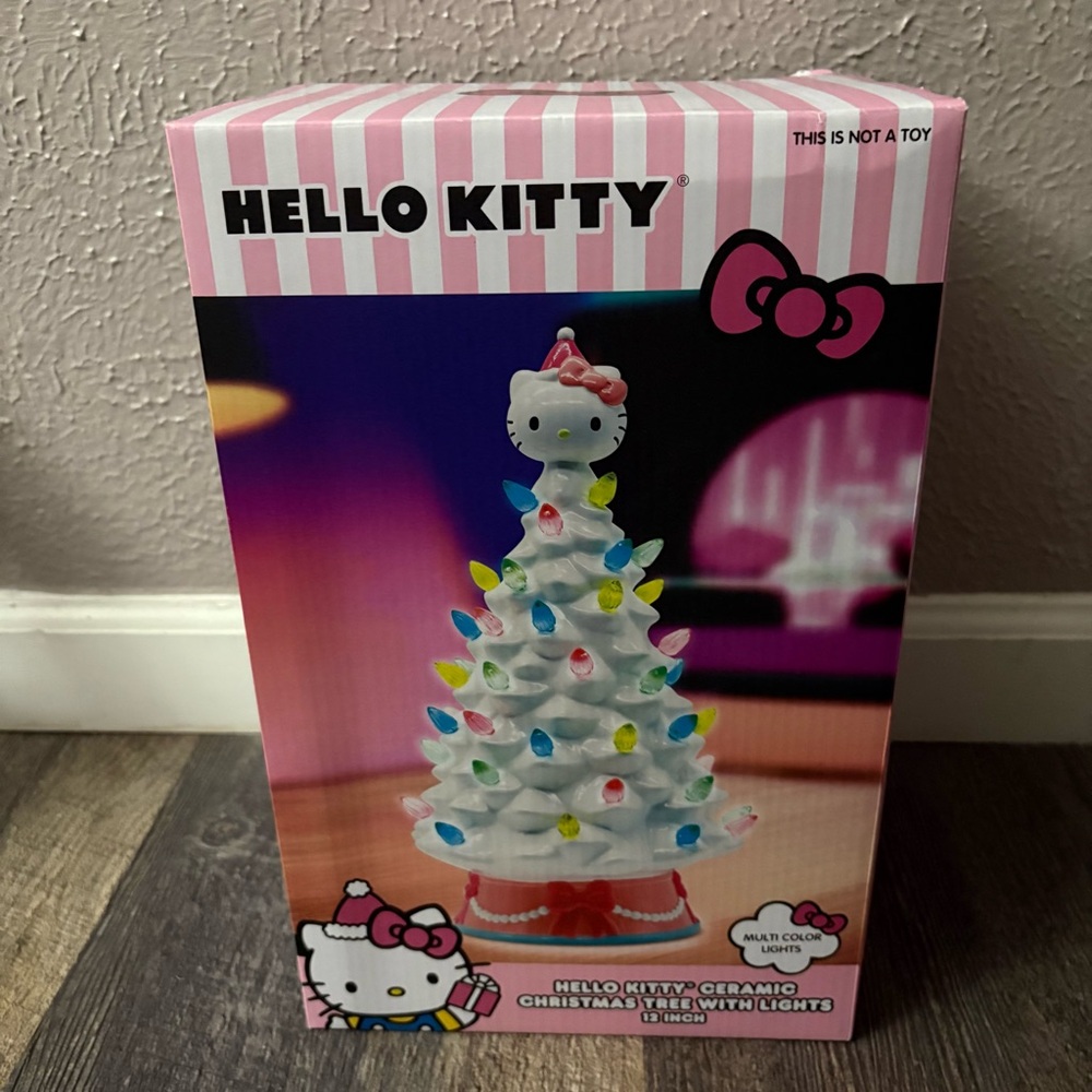 Hello Kitty White Christmas Tree NIB with lights - Picture 2 of 6